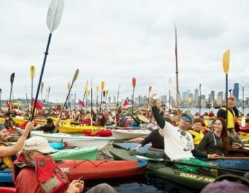 helvarg-pic-militant-kayakers