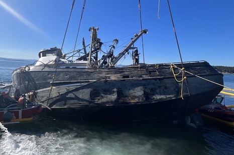 F/V Aleutian Isle: Fishing vessel lifted out of orca waters after 5 weeks on sea floor