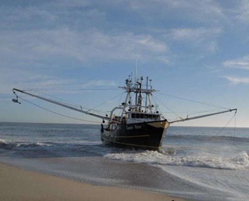 77-foot fishing boat runs aground on Jersey Shore beach –