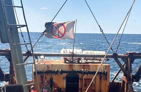 Did New Bedford police tell a fisherman to take down his ‘anti-windmill’ flag?